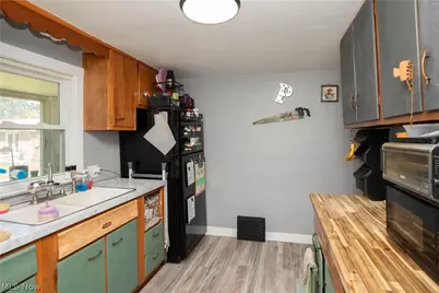 462 Fenton Avenue NE, Canton, OH 44704 - Photo 10