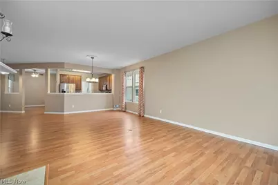 9428 Drury Way, North Ridgeville, OH 44039 - Photo 4