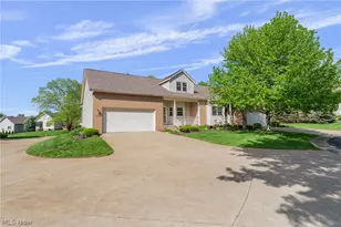 2423 Charing Cross Rd NW, Canton, OH 44708 - Photo 2