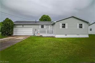 373 Lincoln Dr, Mineral Wells, WV 26150 - Photo 2