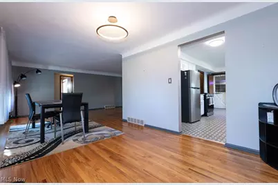 5180 Thornbury Road, Lyndhurst, OH 44124 - Photo 8