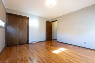5180 Thornbury Rd, Lyndhurst, OH 44124 - Photo 18