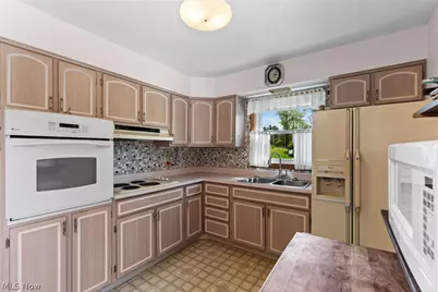 267 Kings Drive, Steubenville, OH 43952 - Photo 10