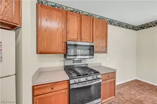 10400 E Ravine View Ct, North Royalton, OH 44133 - Photo 12