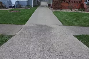 9913 Greenview Ave, Garfield Heights, OH 44125 - Photo 4