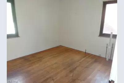 9504 Eureka Parkway, Parma Heights, OH 44130 - Photo 10