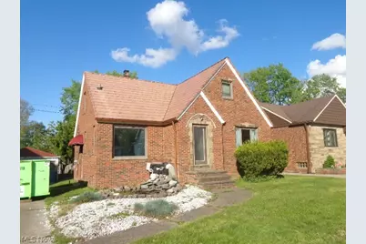 9504 Eureka Parkway, Parma Heights, OH 44130 - Photo 4