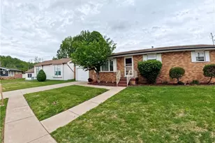 708 Circle Dr, Belpre, OH 45714 - Photo 2