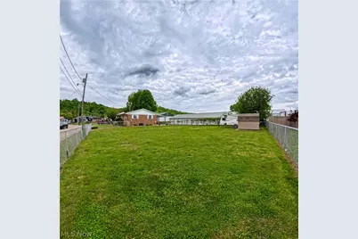 708 Circle Drive, Belpre, OH 45714 - Photo 4