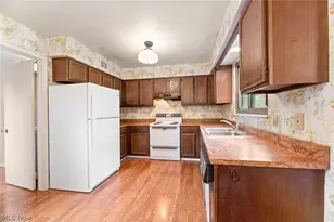 17620 Eastbrook Trail, Chagrin Falls, OH 44023 - Photo 4