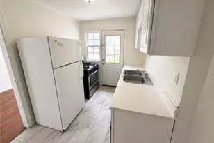 1437 E 252nd St, Euclid, OH 44117 - Photo 6