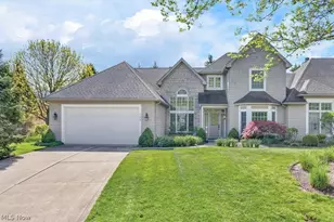 122 Haskell Dr, Bratenahl, OH 44108 - Photo 2