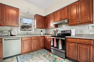 4982 Penny Ln, North Olmsted, OH 44070 - Photo 6