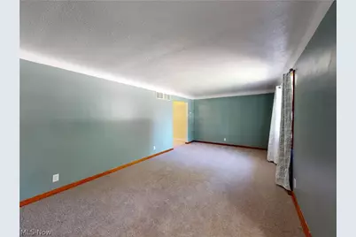 35952 Lakomis Drive, Eastlake, OH 44095 - Photo 6