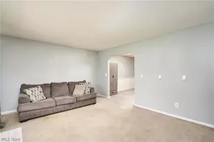 917 Proehl Dr, Barberton, OH 44203 - Photo 4