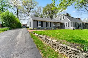 830 Blueberry Hill Dr, Canfield, OH 44406 - Photo 2