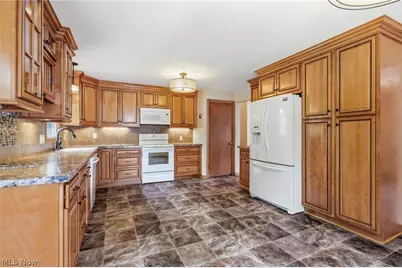 1107 Lynbrook Street SE, North Canton, OH 44720 - Photo 12