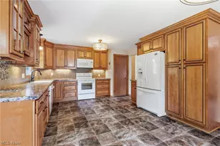 1107 Lynbrook St SE, North Canton, OH 44720 - Photo 12