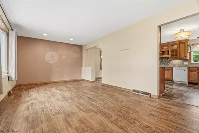 1107 Lynbrook Street SE, North Canton, OH 44720 - Photo 6