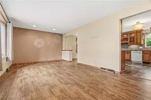 1107 Lynbrook St SE, North Canton, OH 44720 - Photo 6