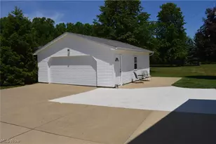 7600 Meadowood Dr, Canfield, OH 44406 - Photo 4