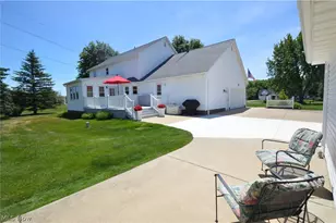 7600 Meadowood Dr, Canfield, OH 44406 - Photo 12