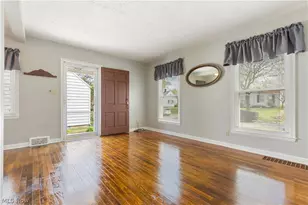 1646 Evergreen Ave, Akron, OH 44301 - Photo 6