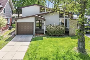 2422 Chestnut Blvd, Cuyahoga Falls, OH 44223 - Photo 2