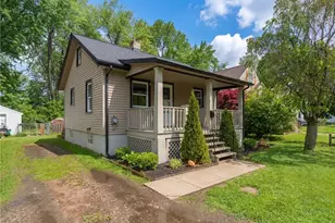 557 Washington Ave, Barberton, OH 44203 - Photo 1
