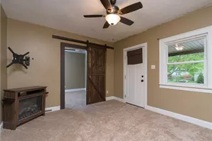 557 Washington Ave, Barberton, OH 44203 - Photo 4