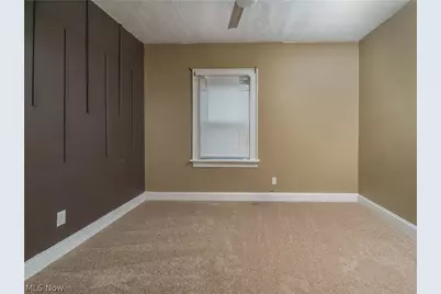 557 Washington Avenue, Barberton, OH 44203 - Photo 6