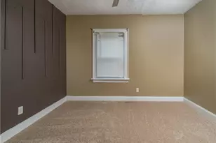 557 Washington Ave, Barberton, OH 44203 - Photo 6