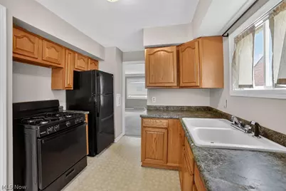 10721 Plymouth Avenue, Garfield Heights, OH 44125 - Photo 8