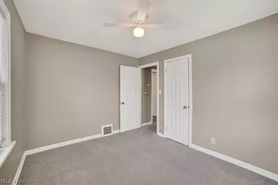 10721 Plymouth Avenue, Garfield Heights, OH 44125 - Photo 12