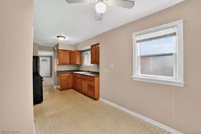 10721 Plymouth Avenue, Garfield Heights, OH 44125 - Photo 6
