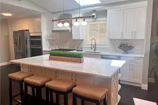 704 Echo Dr, Gates Mills, OH 44040 - Photo 2