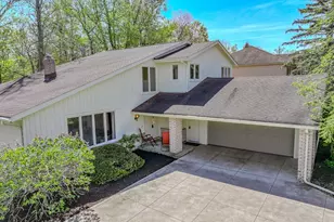 5133 Stansbury Dr, Solon, OH 44139 - Photo 2