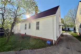 19520 Maple Heights Blvd, Maple Heights, OH 44137 - Photo 2