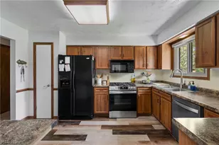 370 Applegrove St NE, North Canton, OH 44720 - Photo 10