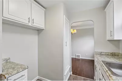 599 E 250th Street, Euclid, OH 44132 - Photo 10