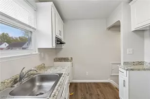 599 E 250th St, Euclid, OH 44132 - Photo 8