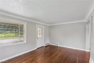 599 E 250th St, Euclid, OH 44132 - Photo 6