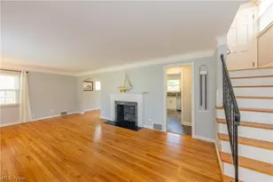 21130 Edgecliff Dr, Euclid, OH 44123 - Photo 2