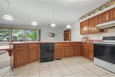 358 Tessa Place, Cortland, OH 44410 - Photo 8