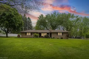 238 Pheasant Dr, Mogadore, OH 44260 - Photo 2