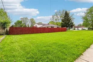 805 Roberts St, Sheffield Lake, OH 44054 - Photo 4
