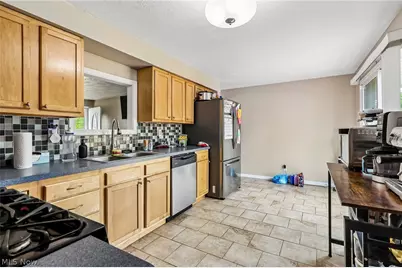 805 Roberts Street, Sheffield Lake, OH 44054 - Photo 8