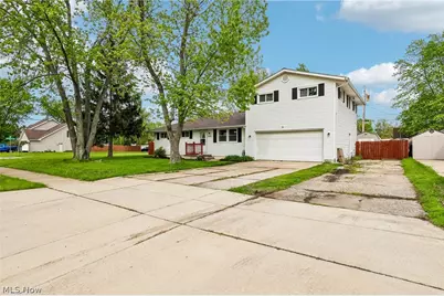 805 Roberts Street, Sheffield Lake, OH 44054 - Photo 2