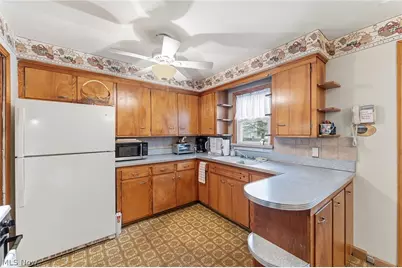 145 E 190th Street, Euclid, OH 44119 - Photo 14