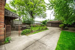 16305 Elsienna Ave, Loveland, OH 44135 - Photo 2